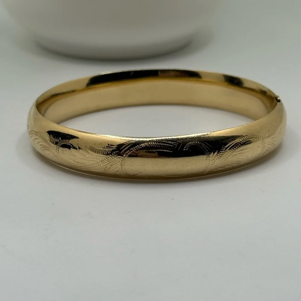 Vintage 14K Yellow Gold Engraved Bangle Bracelet - Picture 3 of 11